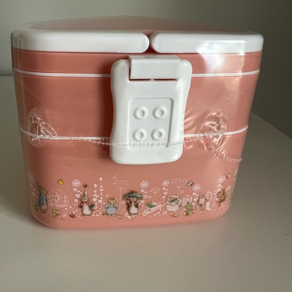Peter Rabbit Pink 2-tier Bento Box - Picture 5 of 12